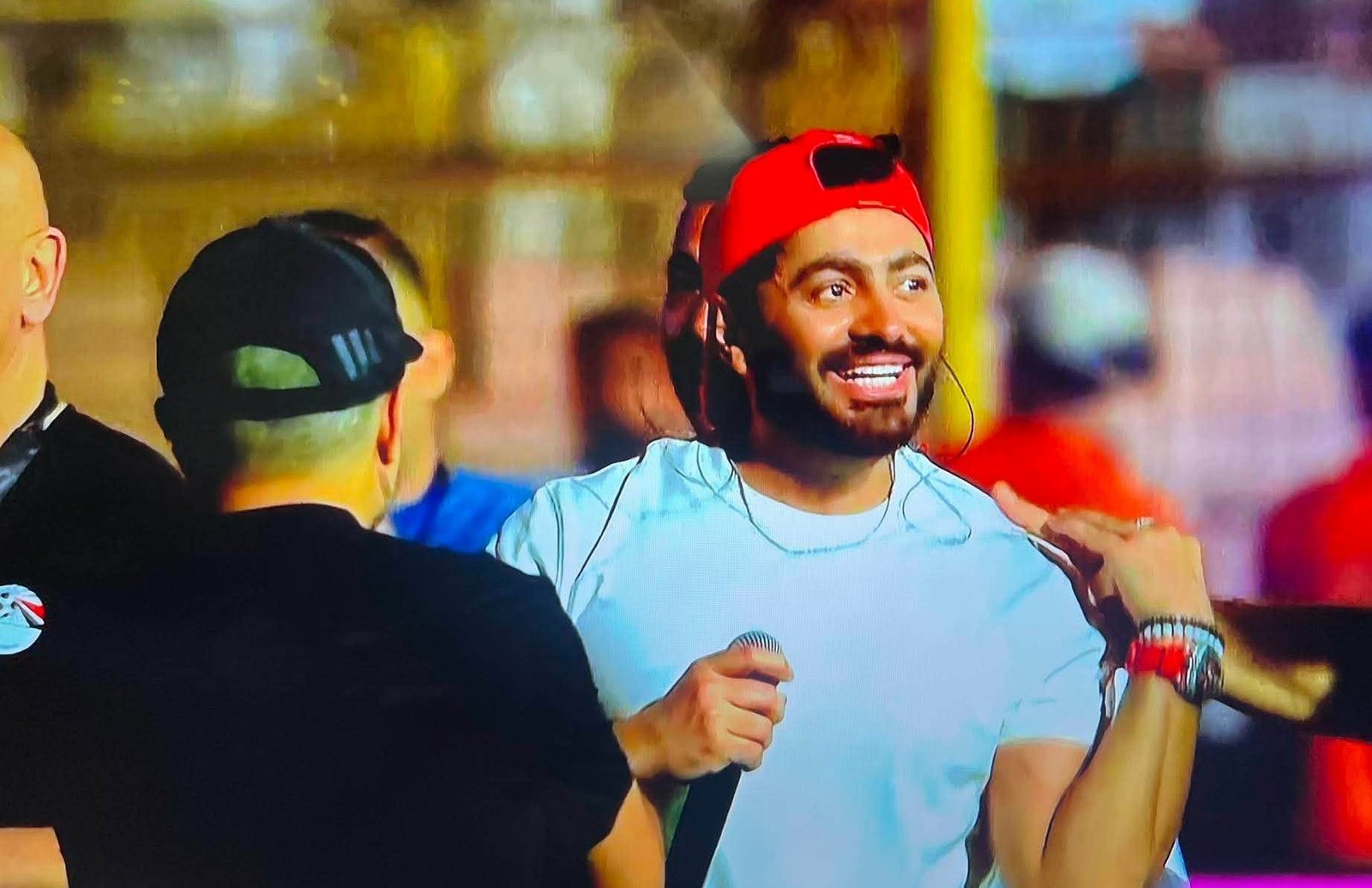 تامر حسني يحتفل بانتصار منتخب مصر ويشيد بحسام حسن: بداية مبشرة في مشوار كأس العالم