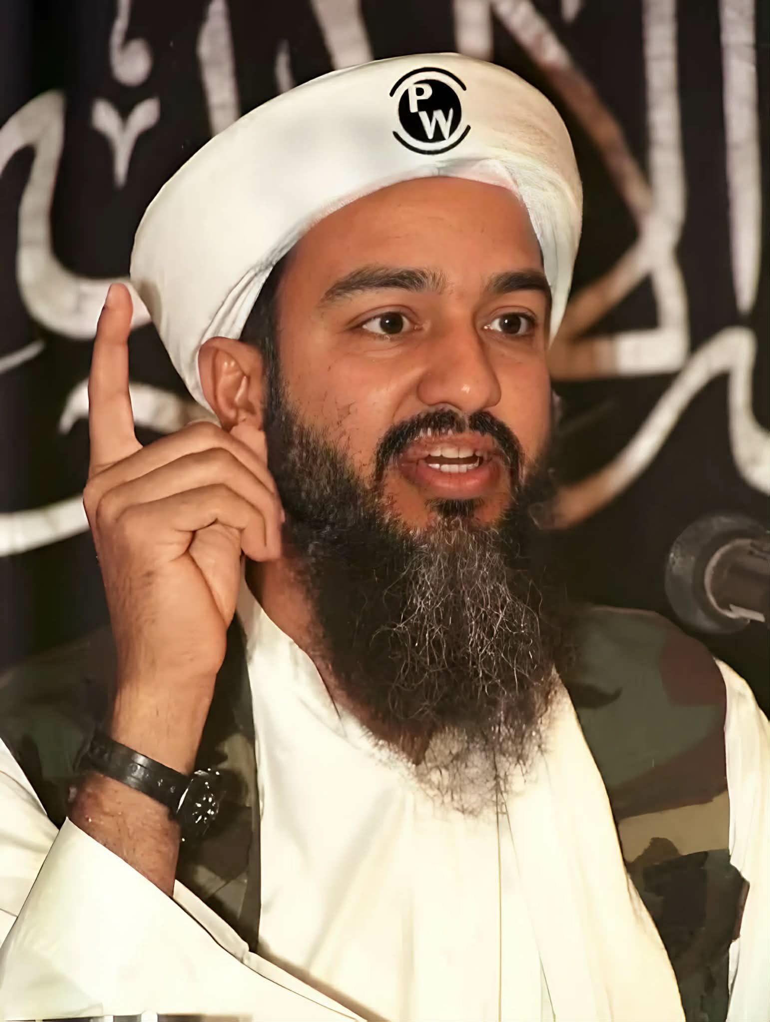 أسامة بن لادن من التفجيرات إلى مقتله.. نهاية أخطر مطارد في العالم  