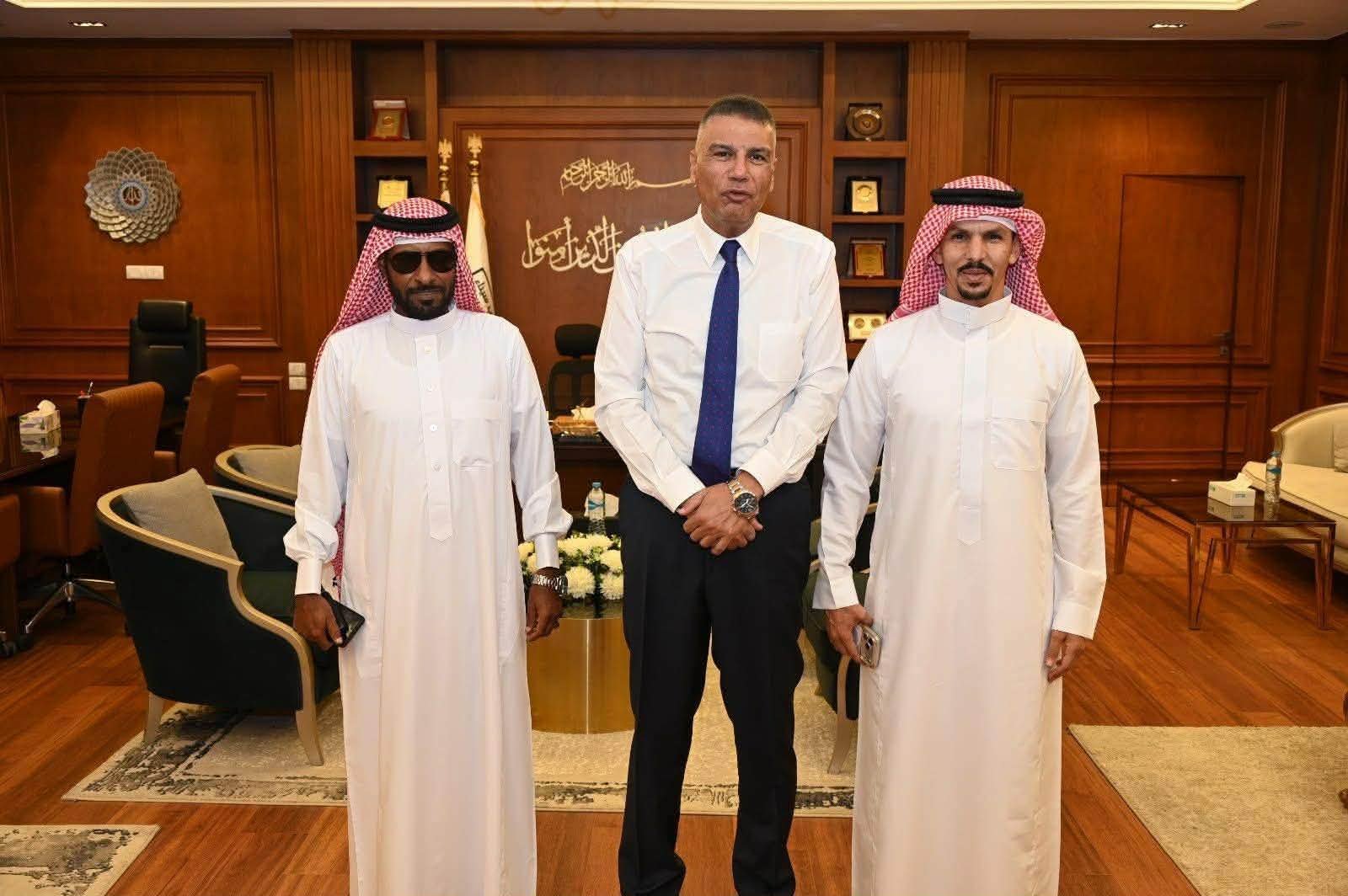محافظ جنوب سيناء يستقبل المهنئين بديوان عام المحافظة عقب صلاة عيد الأضحى المبارك