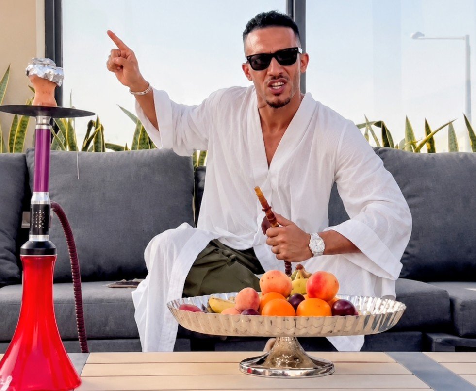 محمد رمضان يشعل السوشيال ميديا بترويج ناري لأغنيته الجديدة: “أخدكوا في نفس واحد زي صعيدي بيشد جوزة” 3 محمد رمضان يشعل السوشيال ميديا بترويج ناري لأغنيته الجديدة: “أخدكوا في نفس واحد زي صعيدي بيشد جوزة”