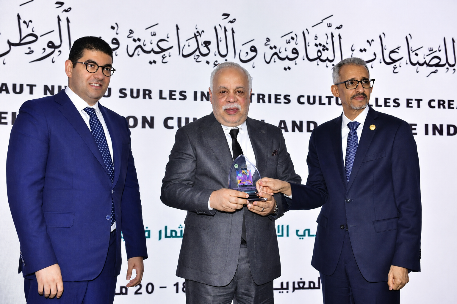 أشرف زكي يتلقى تكريمًا عربيًا بالمغرب تقديرًا لمسيرته الفنية والنقابية ودوره في دعم الثقافة العربية