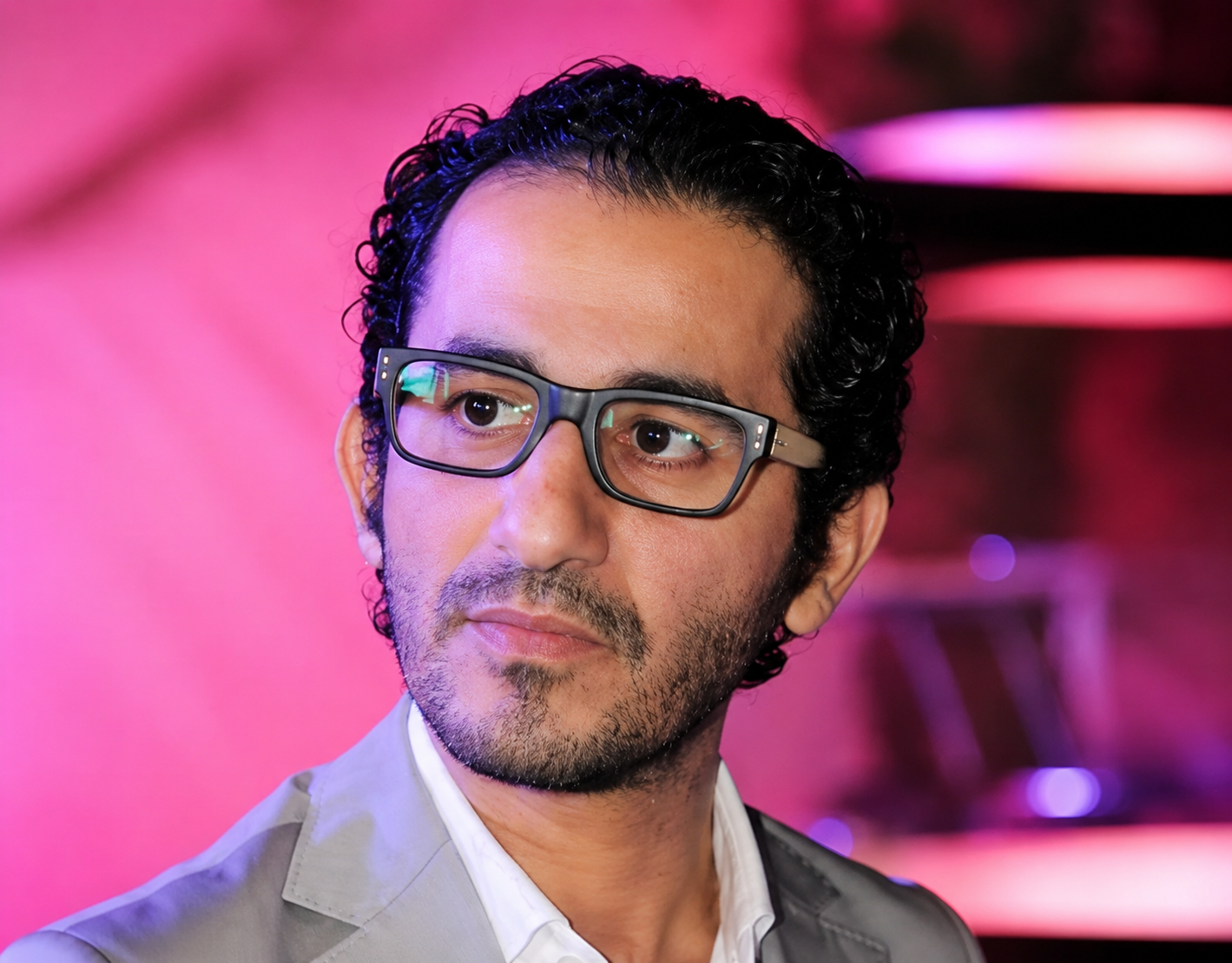 منذر رياحنة ينعى والدة أحمد حلمي بكلمات مؤثرة.. ورسائل التعازي تتواصل من نجوم الفن