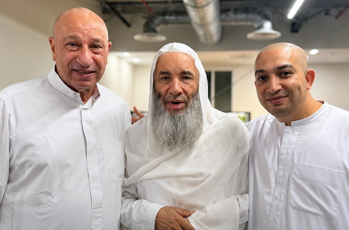 لقاء روحاني يجمع الخطيب وحسان ومدرب نجوم دولة التلاوة في الحج