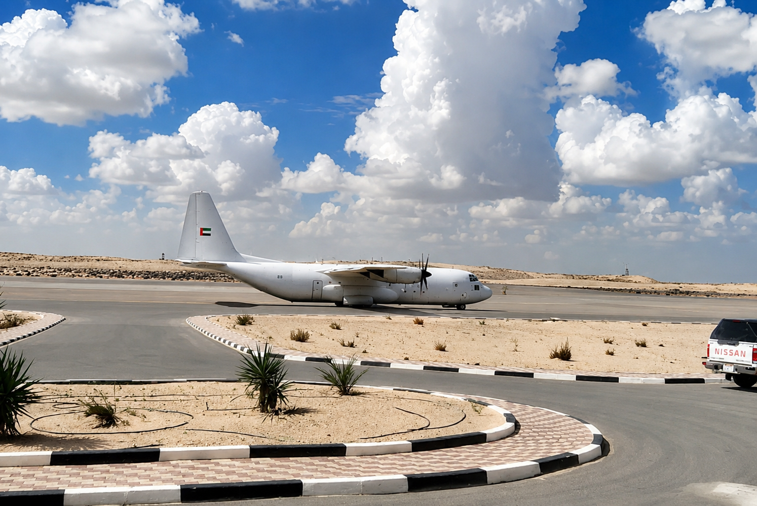 وصول طائرة مساعدات إماراتية تحمل 100 طن إلى مطار العريش تمهيدًا لإدخالها إلى غزة