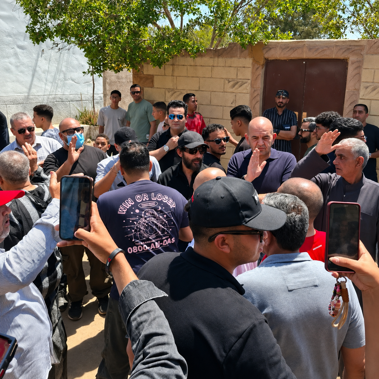 تشييع جنازة والدة أحمد حلمي من مسجد ناصر بمدينة بنها وسط حضور فني وشعبي كبير