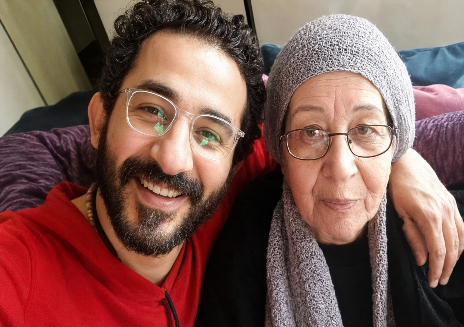 وفاة والدة أحمد حلمي.. تشييع الجثمان اليوم من مسجد ناصر ببنها