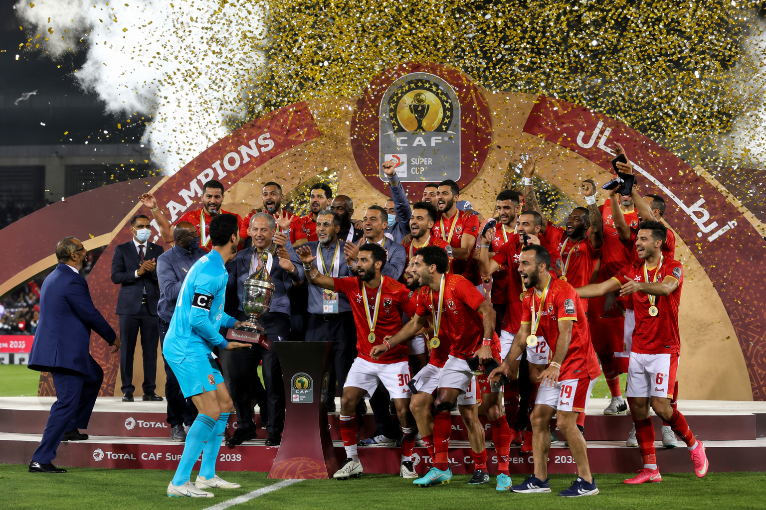 حدث في مثل هذا اليوم.. الأهلي يتوج بكأس السوبر الأفريقي 2021 على حساب نهضة بركان المغربي