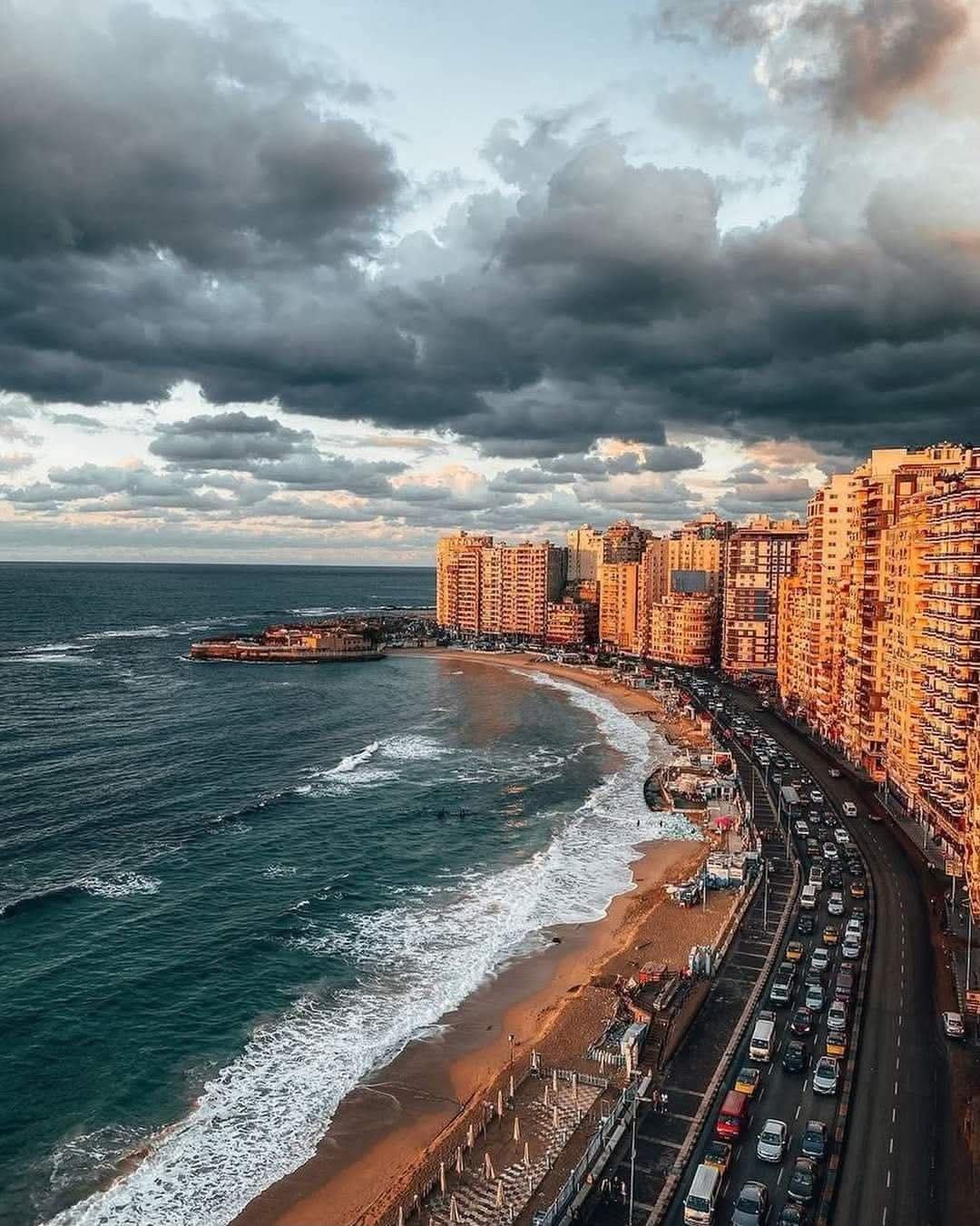 شواطئ الإسكندرية الأكثر إقبالًا في عيد الأضحى 2026.. المعمورة والعجمي وستانلي تتصدر المشهد