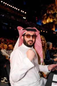 وفاة والد السفير السعودي بالقاهرة تتصدر المشهد.. رسائل تعزية رسمية وإعلامية واسعة للسفير صالح الحصيني