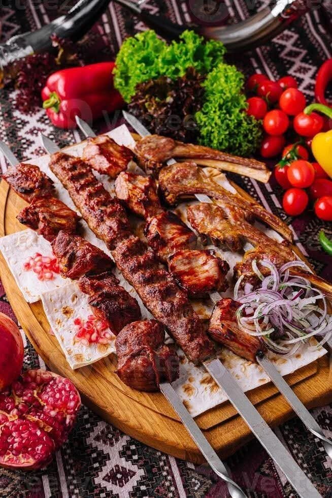 أسرار تتبيل اللحمة المشوية في عيد الأضحى.. خطوات تجعل الطعم مثل المطاعم