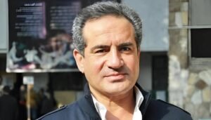 نجل محمد ثروت يطلب الدعاء لوالده قبل إجراء جراحة.. تفاصيل الحالة الصحية للفنان محمد ثروت