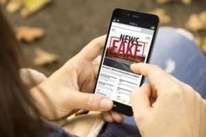 طرق اكتشاف الأخبار الكاذبة على السوشيال ميديا.. خطوات مهمة للتحقق من المعلومات قبل نشرها