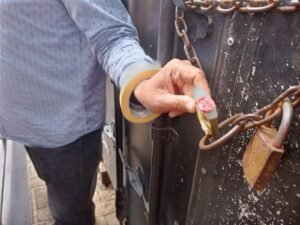 محافظ الإسكندرية يوجه بتكثيف حملات إزالة الإشغالات والتفتيش على الأسواق.. غلق 36 منشأة وتحرير 681 محضرًا خلال أسبوع