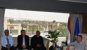 محافظ أسوان يستقبل وفد الأقباط الإنجيليين لتقديم التهنئة بعيد الأضحى.. رسالة جديدة لترسيخ الوحدة الوطنية 2 محافظ أسوان يستقبل وفد الأقباط الإنجيليين لتقديم التهنئة بعيد الأضحى.. رسالة جديدة لترسيخ الوحدة الوطنية