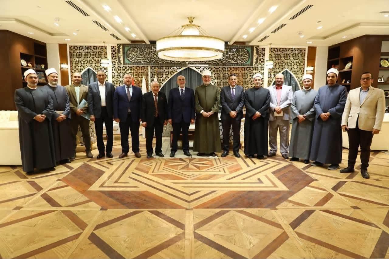 مفتي الجمهورية يشهد توقيع بروتوكول تعاون بين دار الإفتاء وجمعية سفراء الهداية لدعم الطلاب الوافدين ونشر الفكر الوسطي 5 مفتي الجمهورية يشهد توقيع بروتوكول تعاون بين دار الإفتاء وجمعية سفراء الهداية لدعم الطلاب الوافدين ونشر الفكر الوسطي