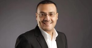 يسري الفخراني يكشف موقفًا إنسانيًا نادرًا لعادل إمام.. قصة مؤثرة أبكت الجمهور