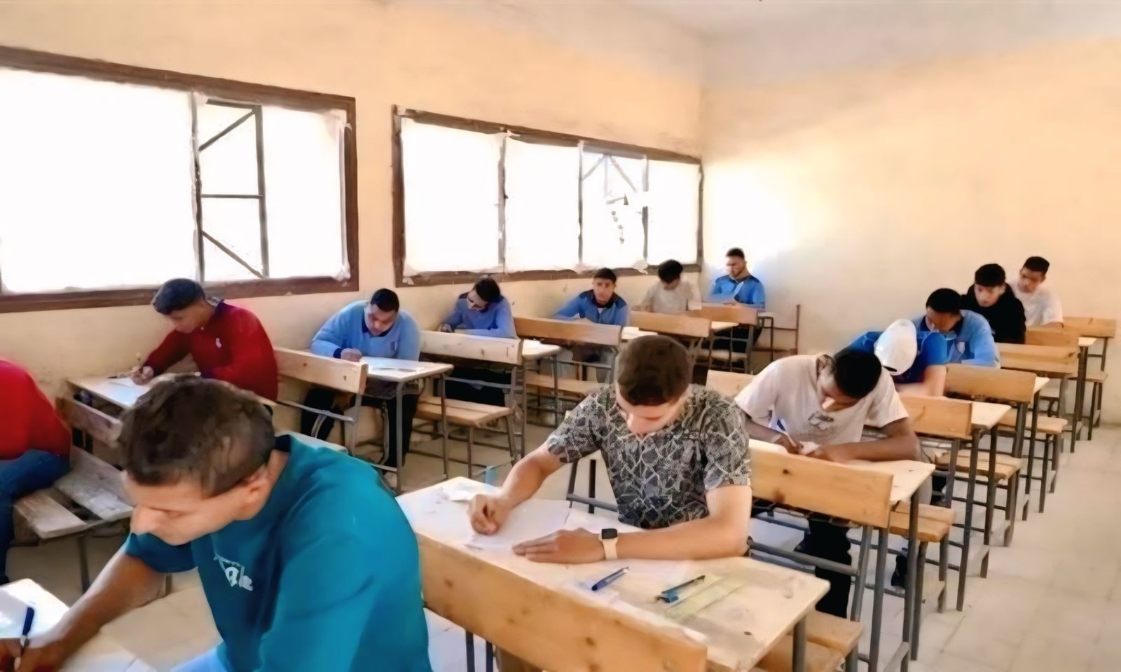 طلاب الشهادة الإعدادية 2026 بالجيزة يؤدون امتحاني اللغة الأجنبية والكمبيوتر 5 طلاب الشهادة الإعدادية 2026 بالجيزة يؤدون امتحاني اللغة الأجنبية والكمبيوتر