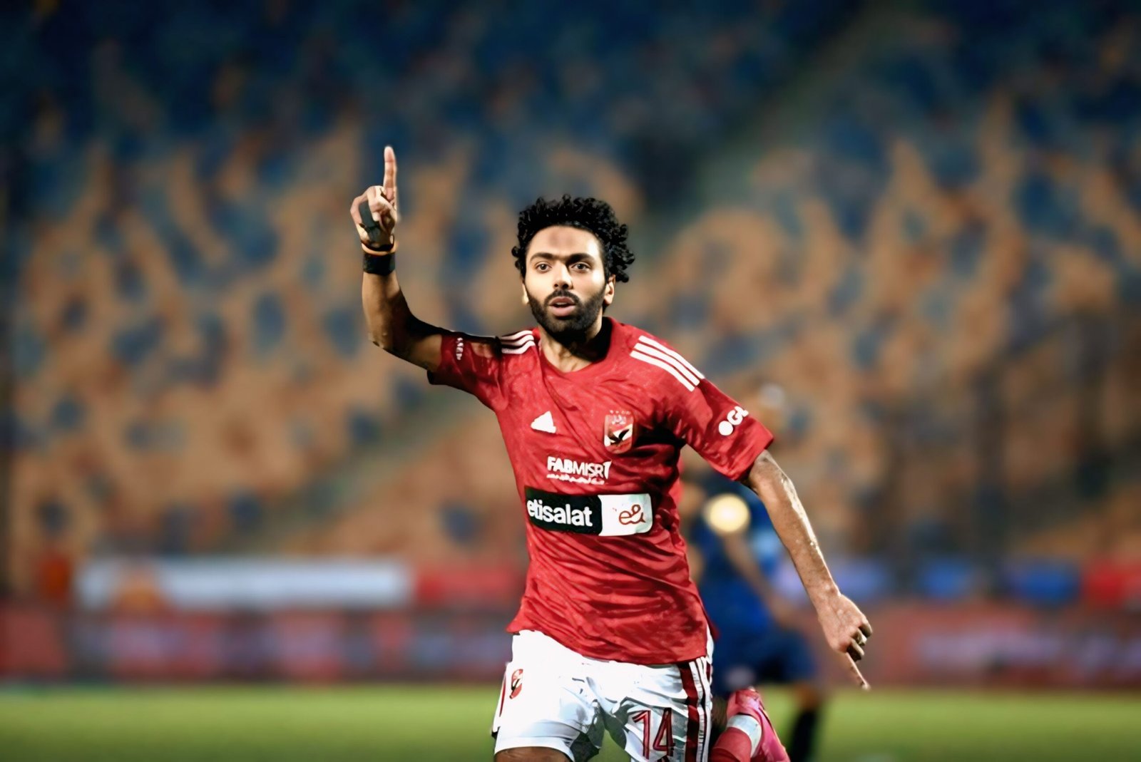 الأهلي يتمسك باستمرار حسين الشحات رغم اقتراب نهاية عقده