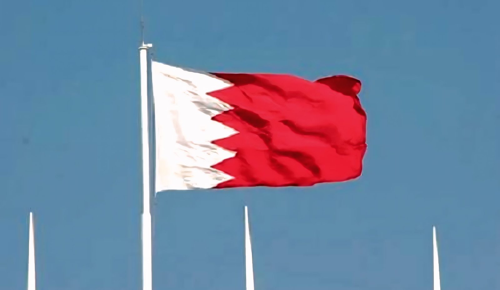 البحرين تطلق صافرات الإنذار وتدعو المواطنين للتوجه إلى أماكن آمنة