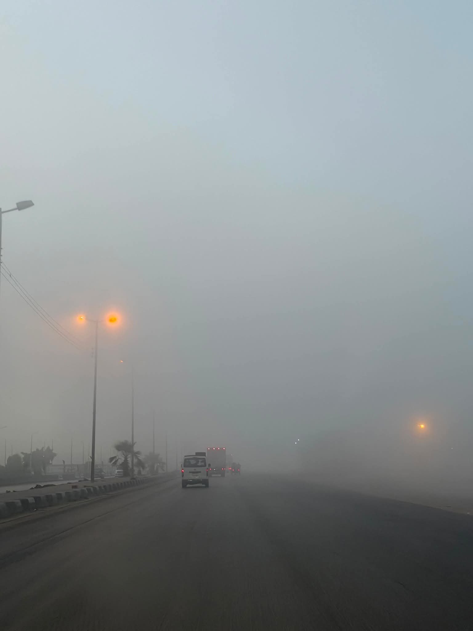 الشبورة تحجب الرؤية على طريق القاهرة الإسكندرية الزراعي في الساعات الأولى من الصباح
