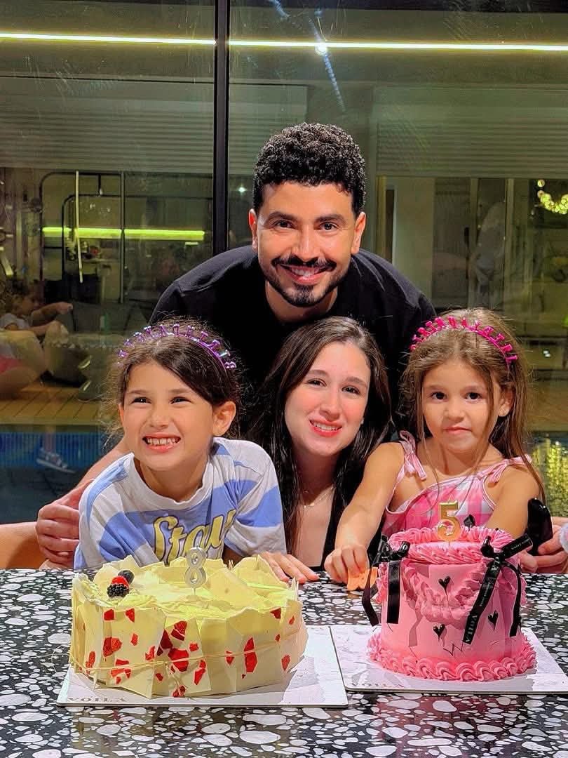 محمد أنور يحتفل بعيد ميلاد ابنتيه ويشارك جمهوره لحظات عائلية مميزة 11 محمد أنور يحتفل بعيد ميلاد ابنتيه ويشارك جمهوره لحظات عائلية مميزة