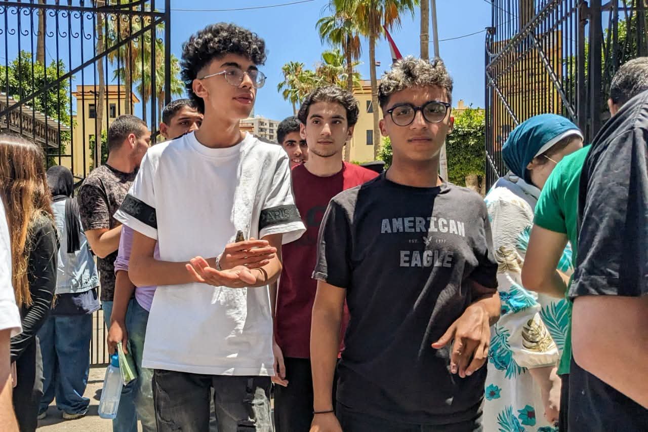 رد فعل الطلاب بعد امتحان اللغة العربية في الإسكندرية.. ارتياح عام وتباين في الآراء حول بعض الأسئلة