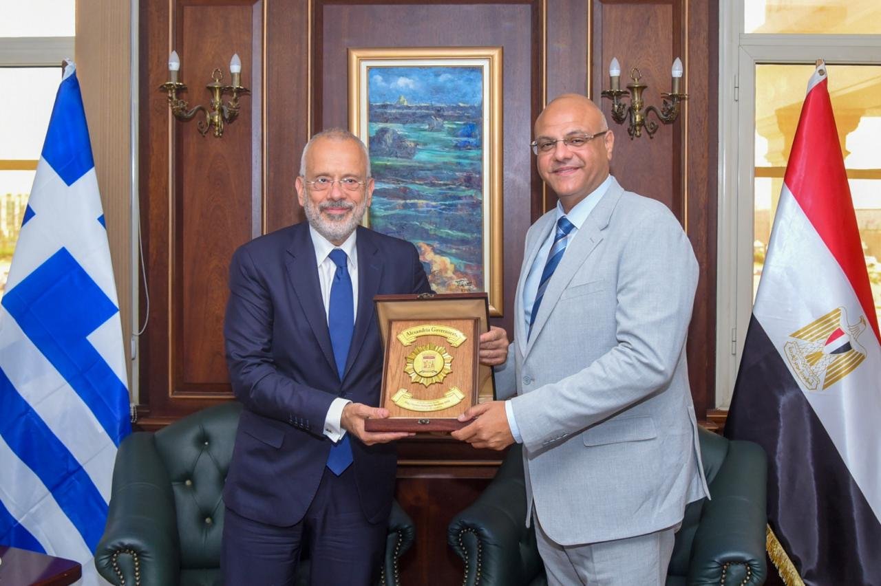 محافظ الإسكندرية وسفير اليونان يبحثان تعزيز التعاون الاقتصادي والاستثماري بين الجانبين ودعم الربط البحري