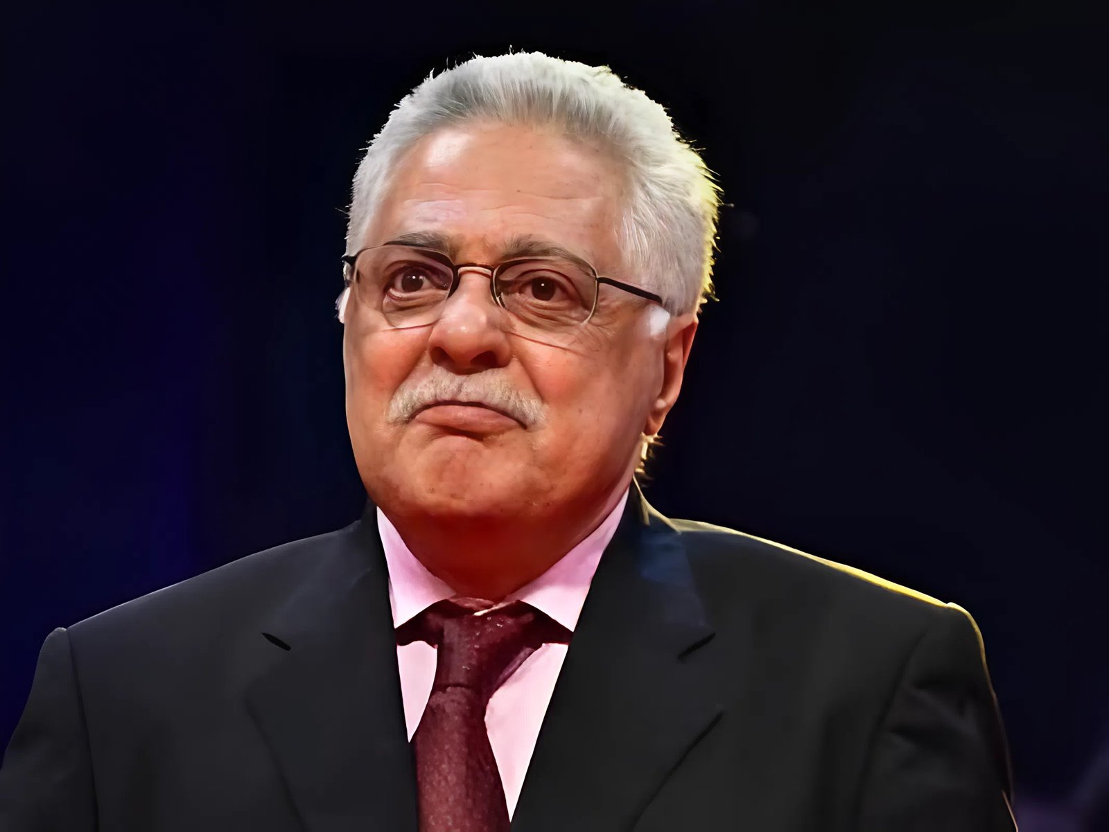 اعتزال توفيق عبدالحميد نهائيًا يشعل تفاعل الجمهور.. الفنان يحسم موقفه ويكشف أمنيته الأخيرة على المسرح القومي 2 اعتزال توفيق عبدالحميد نهائيًا يشعل تفاعل الجمهور.. الفنان يحسم موقفه ويكشف أمنيته الأخيرة على المسرح القومي