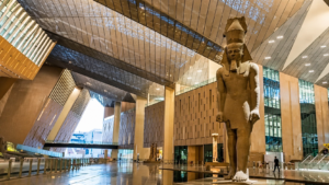المتحف المصري الكبير.. أيقونة الحضارة المصرية ووجهة العالم الأولى لعشاق التاريخ والآثار 2 المتحف المصري الكبير.. أيقونة الحضارة المصرية ووجهة العالم الأولى لعشاق التاريخ والآثار