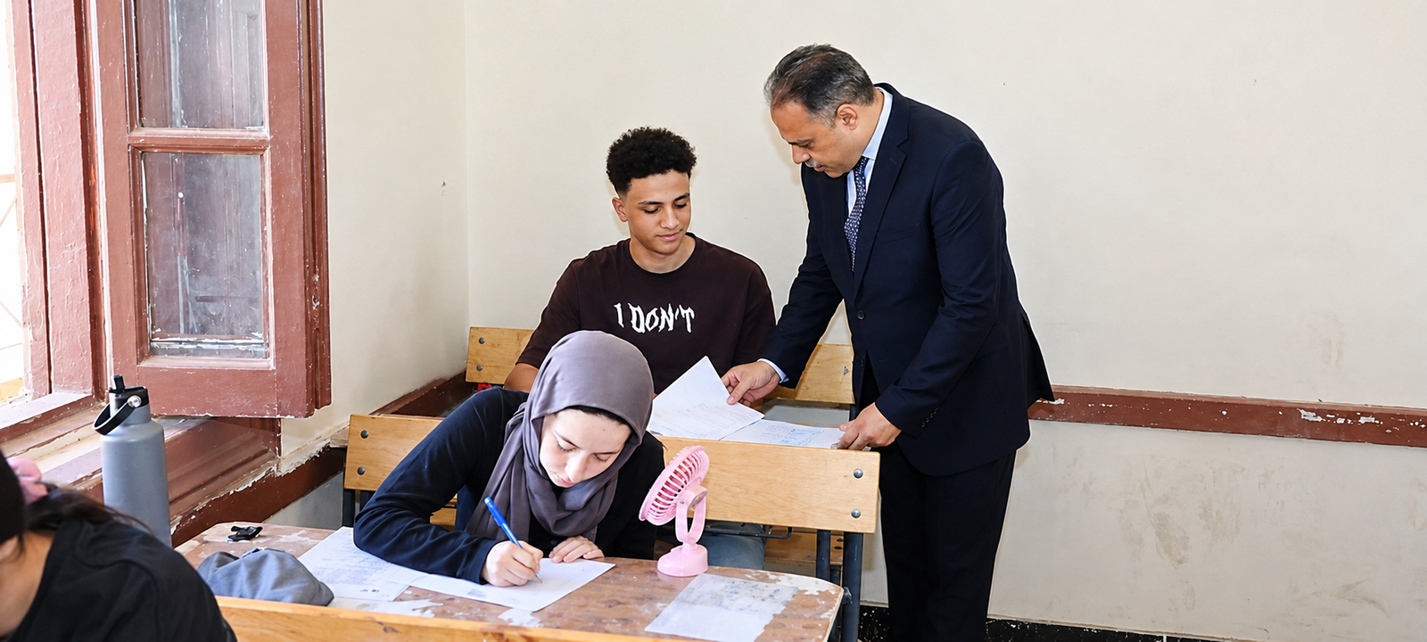 محافظ الشرقية يتابع امتحانات الثانوية العامة 2026 من الزقازيق ويؤكد توفير بيئة آمنة للطلاب