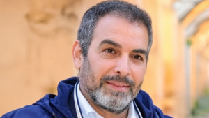 أحمد عبد العزيز.. مسيرة فنية حافلة جعلته أحد أبرز نجوم الدراما المصرية