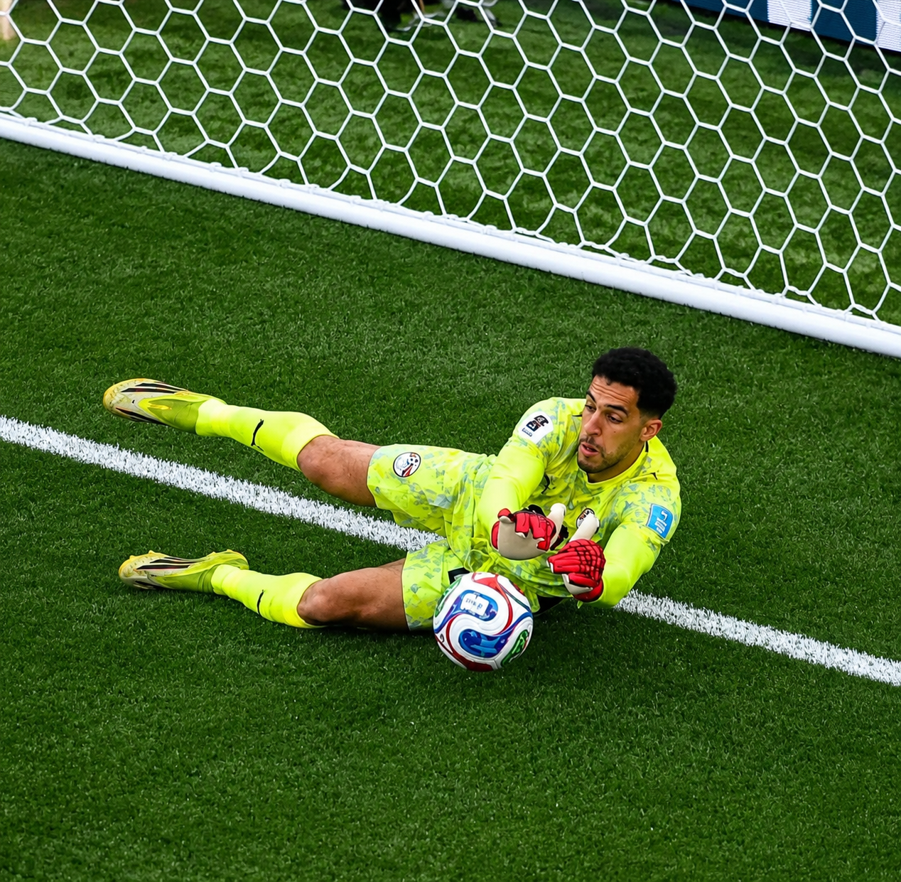 مصطفى شوبير أفضل حارس في دور المجموعات بكأس العالم.. إنجاز جديد بتقييم WhoScored العالمي