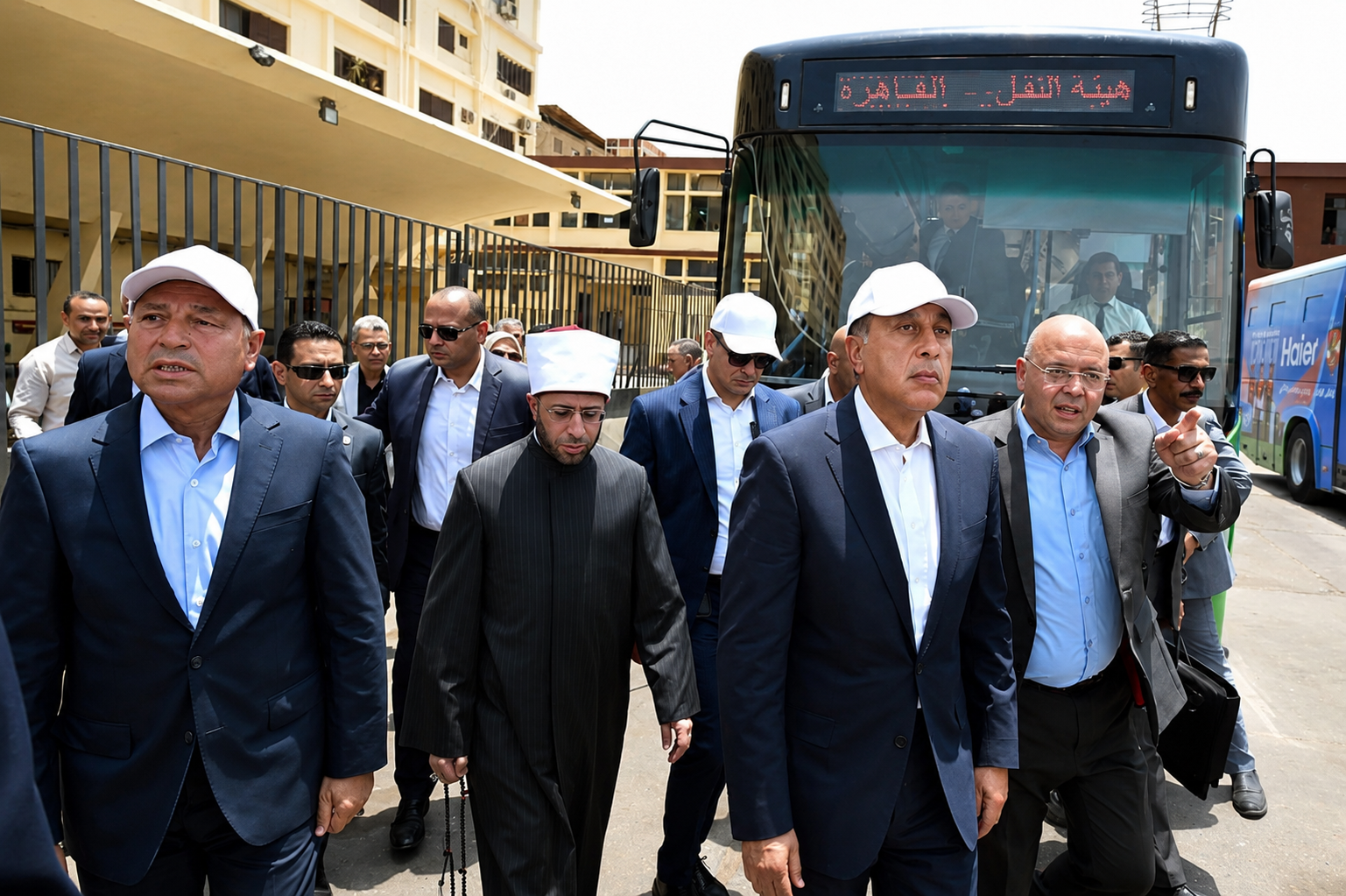 رئيس الوزراء يتفقد هيئة النقل العام بالقاهرة لمتابعة المنظومة المطورة للنقل العام الجماعي