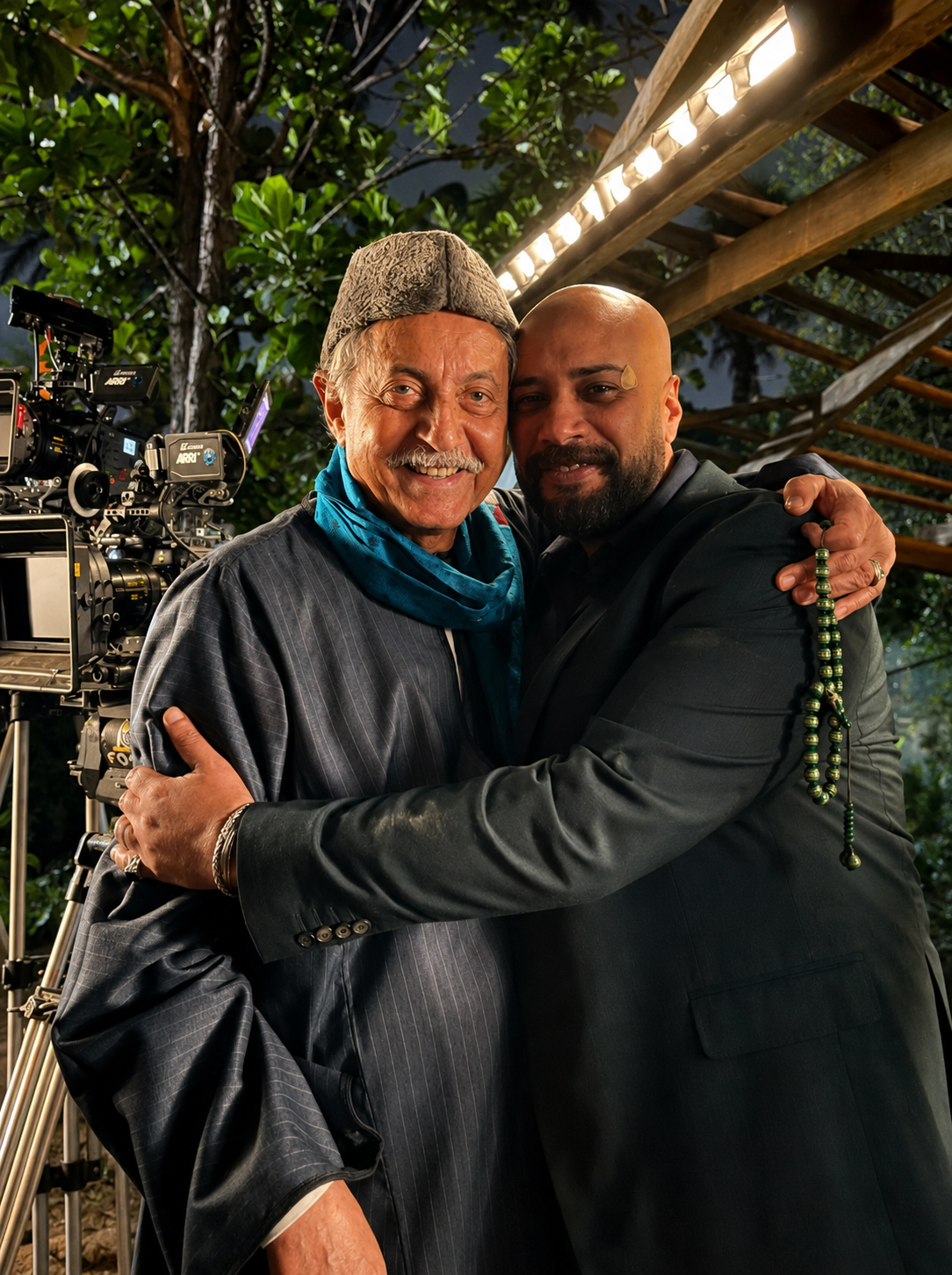وفاة عبدالعزيز مخيون.. حاتم صلاح ينعى الفنان الكبير بكلمات مؤثرة: «هتوحشني يا أبو شداد»