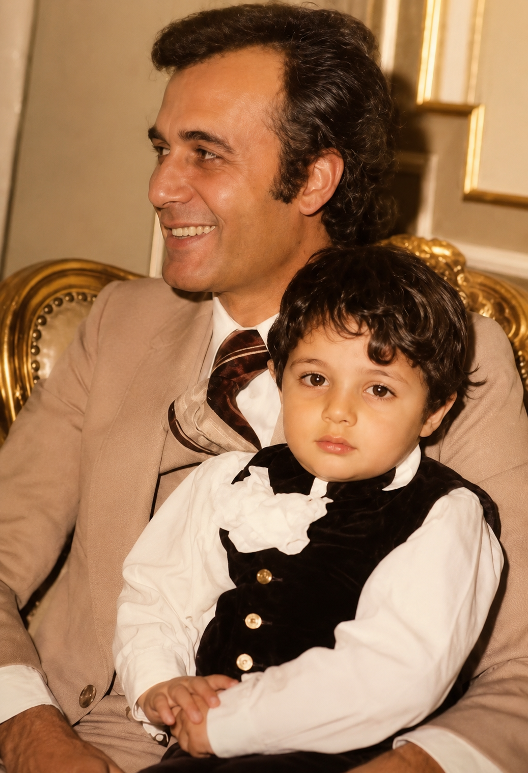 عيد ميلاد محمود ياسين.. عمرو محمود ياسين يستعيد ذكريات والده برسالة مؤثرة