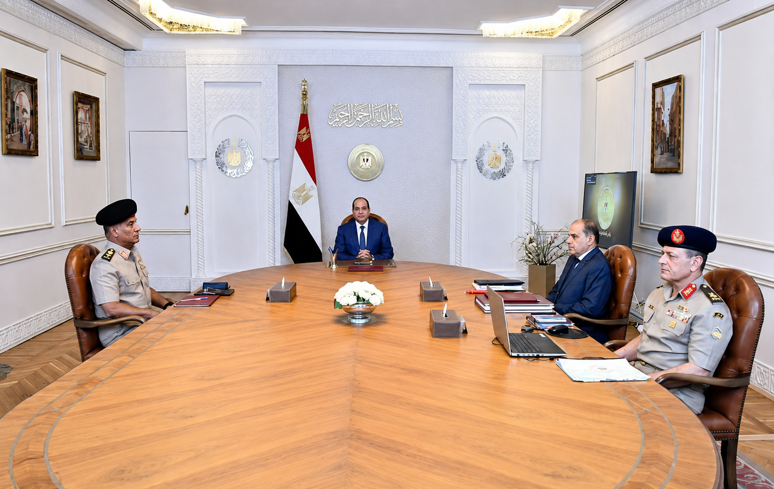 الرئيس السيسي يتابع جهود القوات المسلحة في المشروعات القومية ويؤكد أهمية سرعة التنفيذ لتحقيق التنمية المستدامة