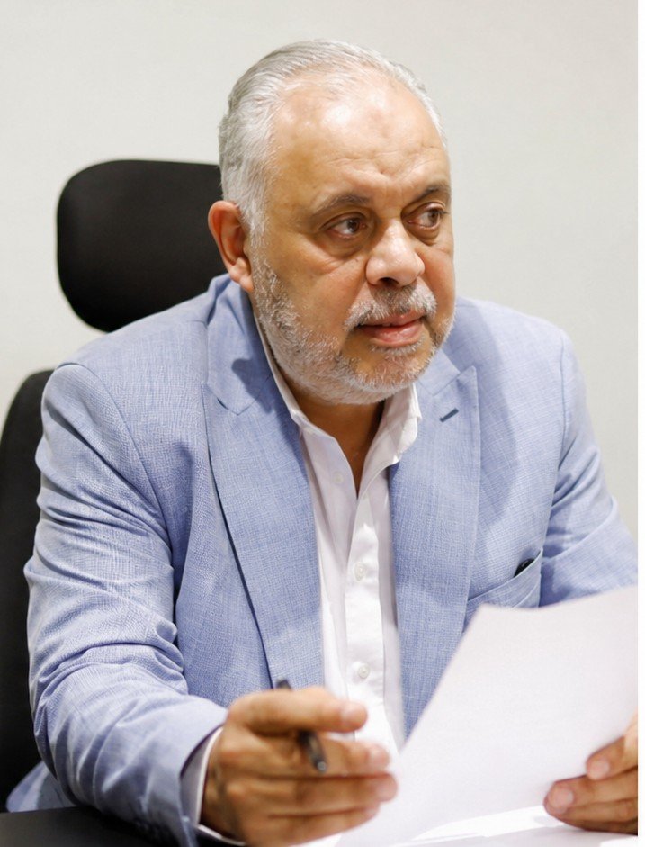 أشرف زكي يعلق على وفاة عبد العزيز مخيون: عيب إعادة فتح القضايا القديمة في هذا التوقيت