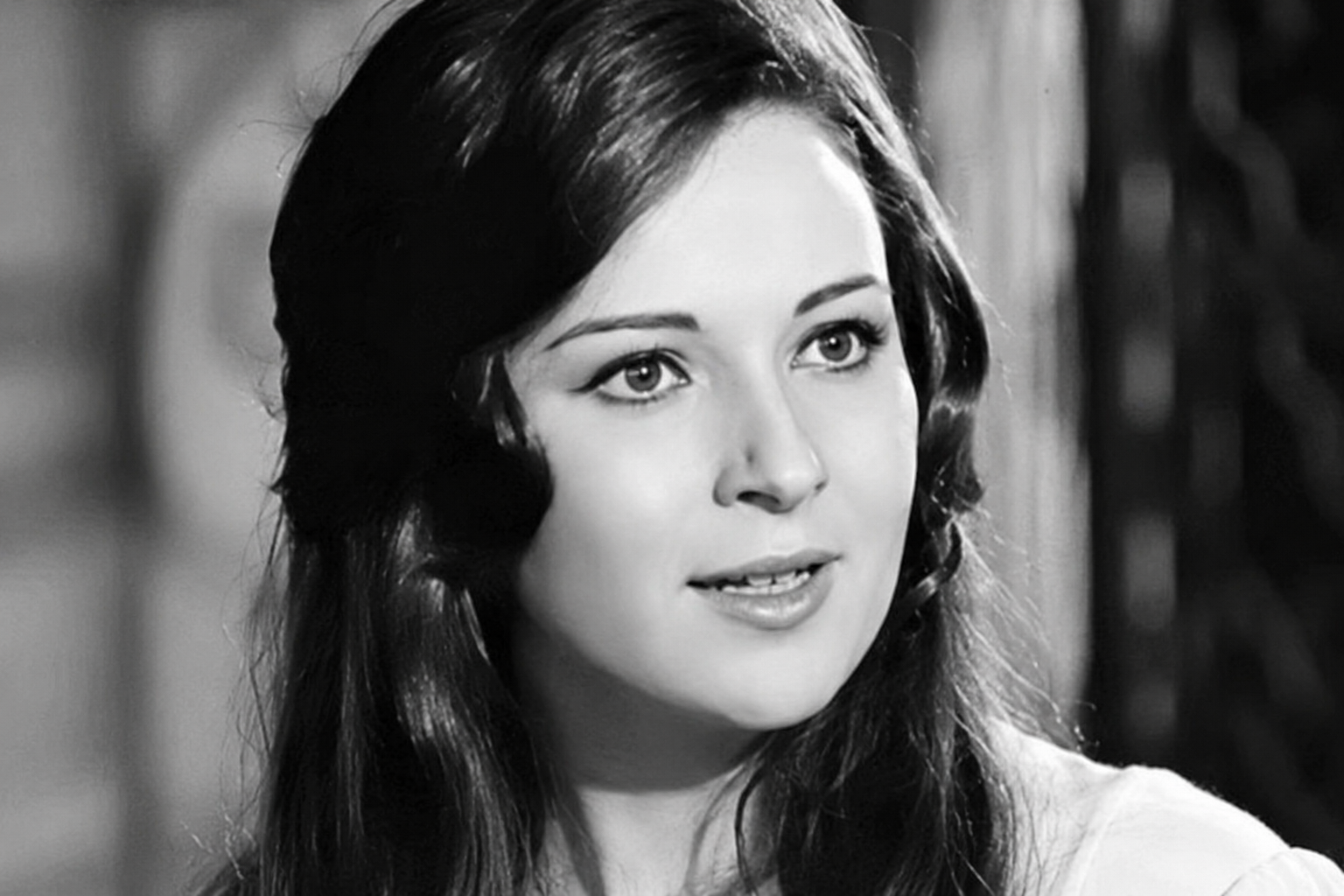 ذكرى ميلاد نورا.. محطات فنية صنعت نجومية الفنانة المصرية المعتزلة