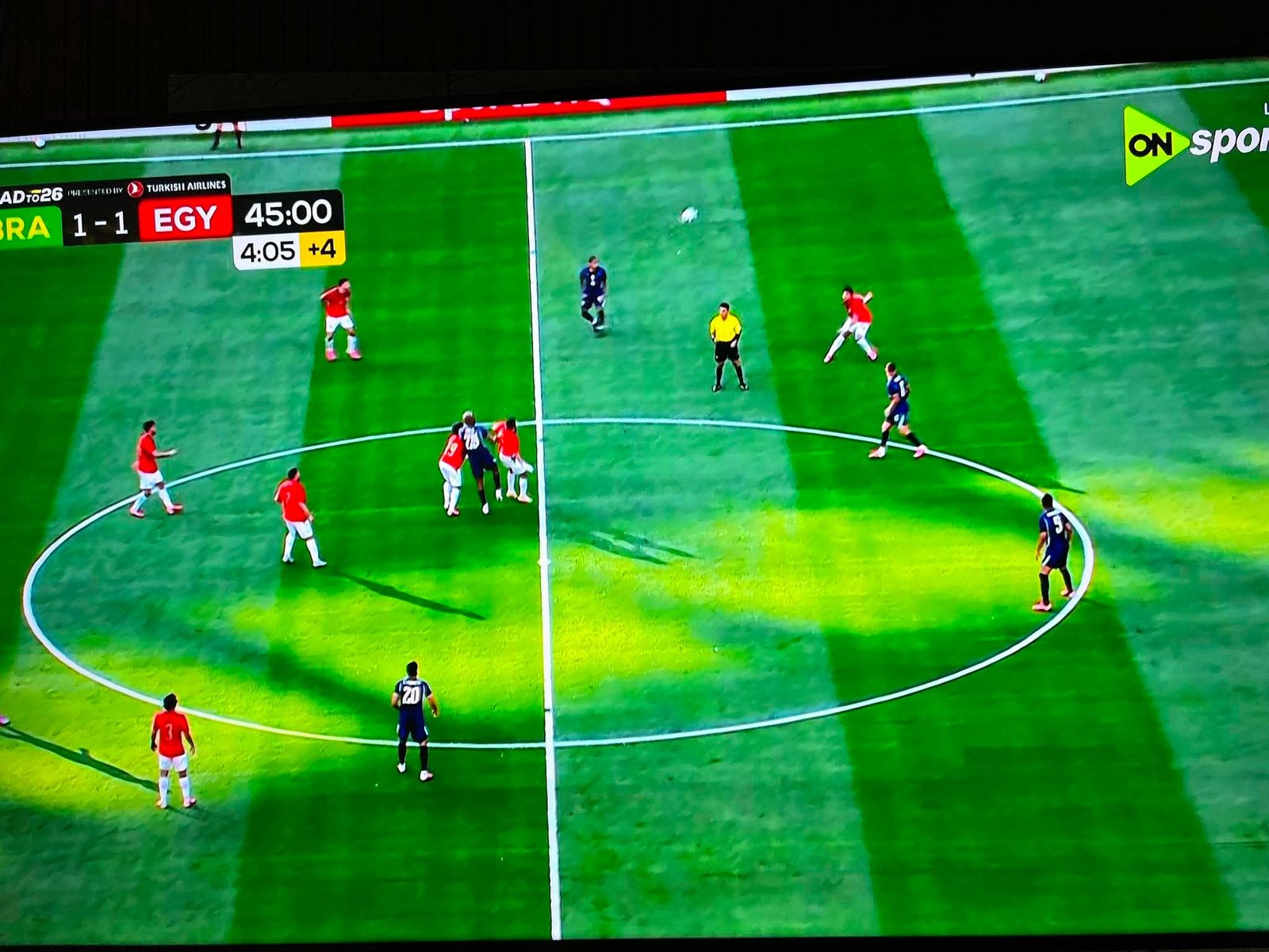 انتهاء الشوط الأول في مباراة مصر والبرازيل بالتعادل 1-1.. زيكو يعادل النتيجة بعد تقدم السامبا 3 انتهاء الشوط الأول في مباراة مصر والبرازيل بالتعادل 1-1.. زيكو يعادل النتيجة بعد تقدم السامبا