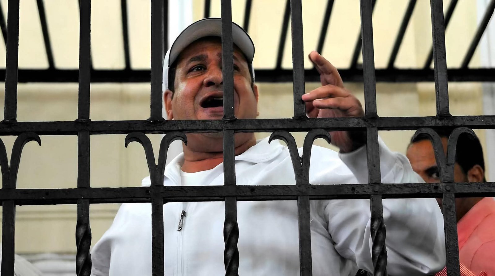 محامية صبري نخنوخ تكشف رواية جديدة للأزمة.. خلاف على فيلا وليس واقعة بلطجة
