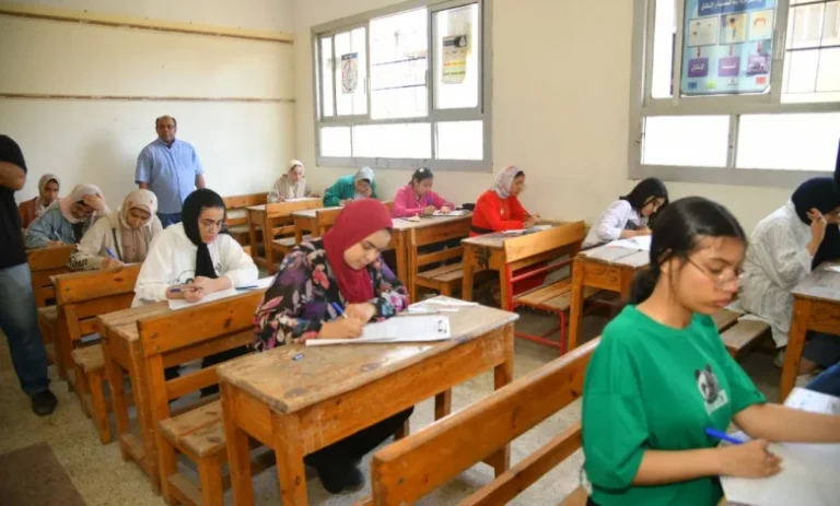 امتحانات الشهادة الإعدادية 2026.. شكاوى من صعوبة العلوم بالجيزة وتباين الآراء حول مستوى الامتحانات بالمحافظات 4 امتحانات الشهادة الإعدادية 2026.. شكاوى من صعوبة العلوم بالجيزة وتباين الآراء حول مستوى الامتحانات بالمحافظات
