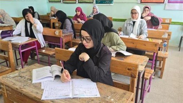 امتحانات الثانوية العامة 2026.. تباين آراء الطلاب حول الرياضيات التطبيقية والأحياء وارتياح نسبي لطلاب الأدبي