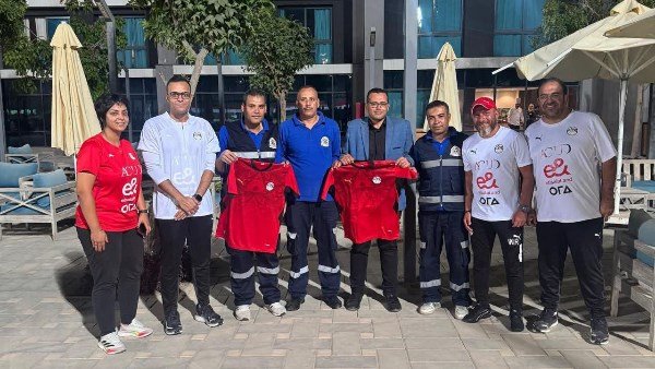 منتخب الشباب يكرم طاقم الإسعاف بعد إنقاذ حياة مدرب حراس المرمى في لفتة إنسانية مميزة