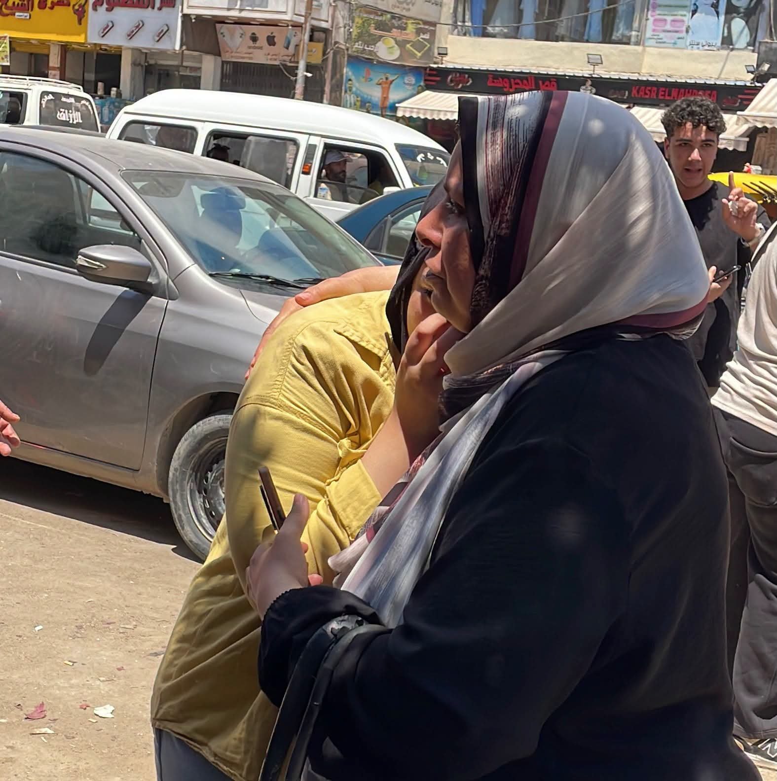 انهيار طلاب الثانوية العامة بالإسكندرية بعد امتحان الكيمياء.. شكاوى من صعوبة الأسئلة وضيق الوقت
