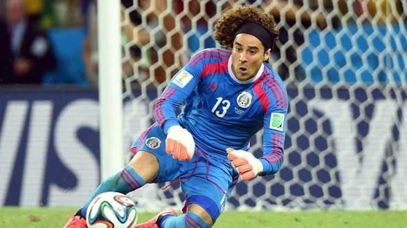 في عيد ميلاده.. جييرمو أوتشوا يواصل كتابة تاريخه بين أساطير حراسة المرمى 3 جييرمو أوتشوا