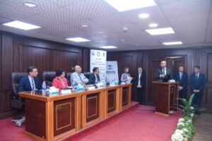 محافظ الإسكندرية يكرم القابلات في ختام برنامج تطوير الكوادر الطبية لتعزيز صحة الأم والطفل