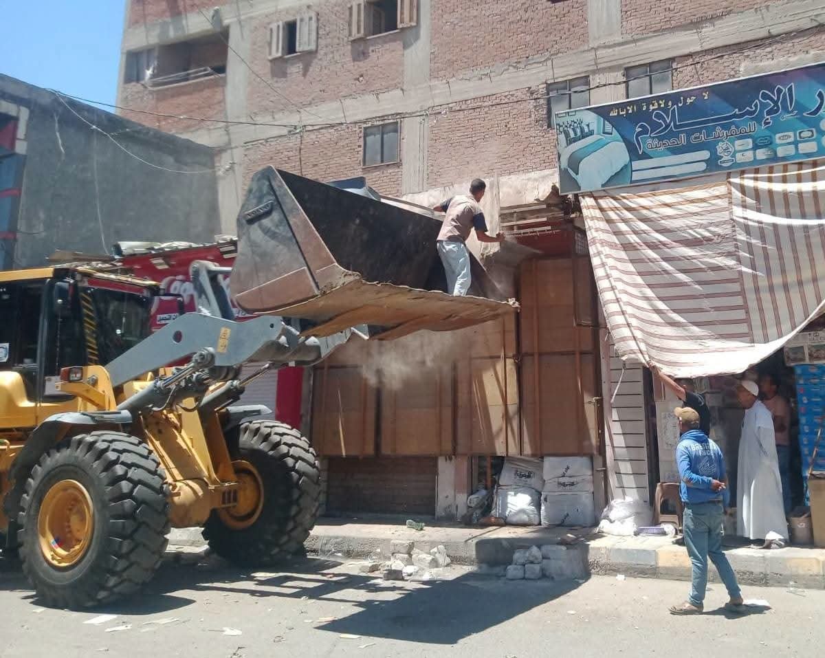 حملات إزالة الإشغالات بالإسكندرية تتواصل تنفيذاً لتوجيهات المحافظ.. إزالة مئات التعديات والتحفظ على آلاف المخالفات لاستعادة الانضباط
