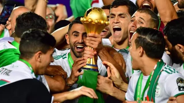 ذكرى تتويج الجزائر بكأس أمم أفريقيا 2019.. محاربو الصحراء ينتزعون اللقب من السنغال 3 ذكرى تتويج الجزائر
