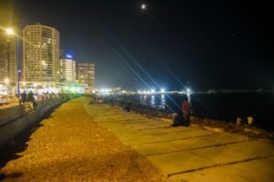 محافظ الإسكندرية يقود حملة لإعادة الانضباط إلى كورنيش المدينة.. إزالة الإشغالات وتأكيد حق المواطنين في رؤية البحر 6 محافظ الإسكندرية يقود حملة لإعادة الانضباط إلى كورنيش المدينة.. إزالة الإشغالات وتأكيد حق المواطنين في رؤية البحر