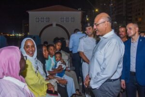 محافظ الإسكندرية يقود حملة لإعادة الانضباط إلى كورنيش المدينة.. إزالة الإشغالات وتأكيد حق المواطنين في رؤية البحر 5 محافظ الإسكندرية يقود حملة لإعادة الانضباط إلى كورنيش المدينة.. إزالة الإشغالات وتأكيد حق المواطنين في رؤية البحر